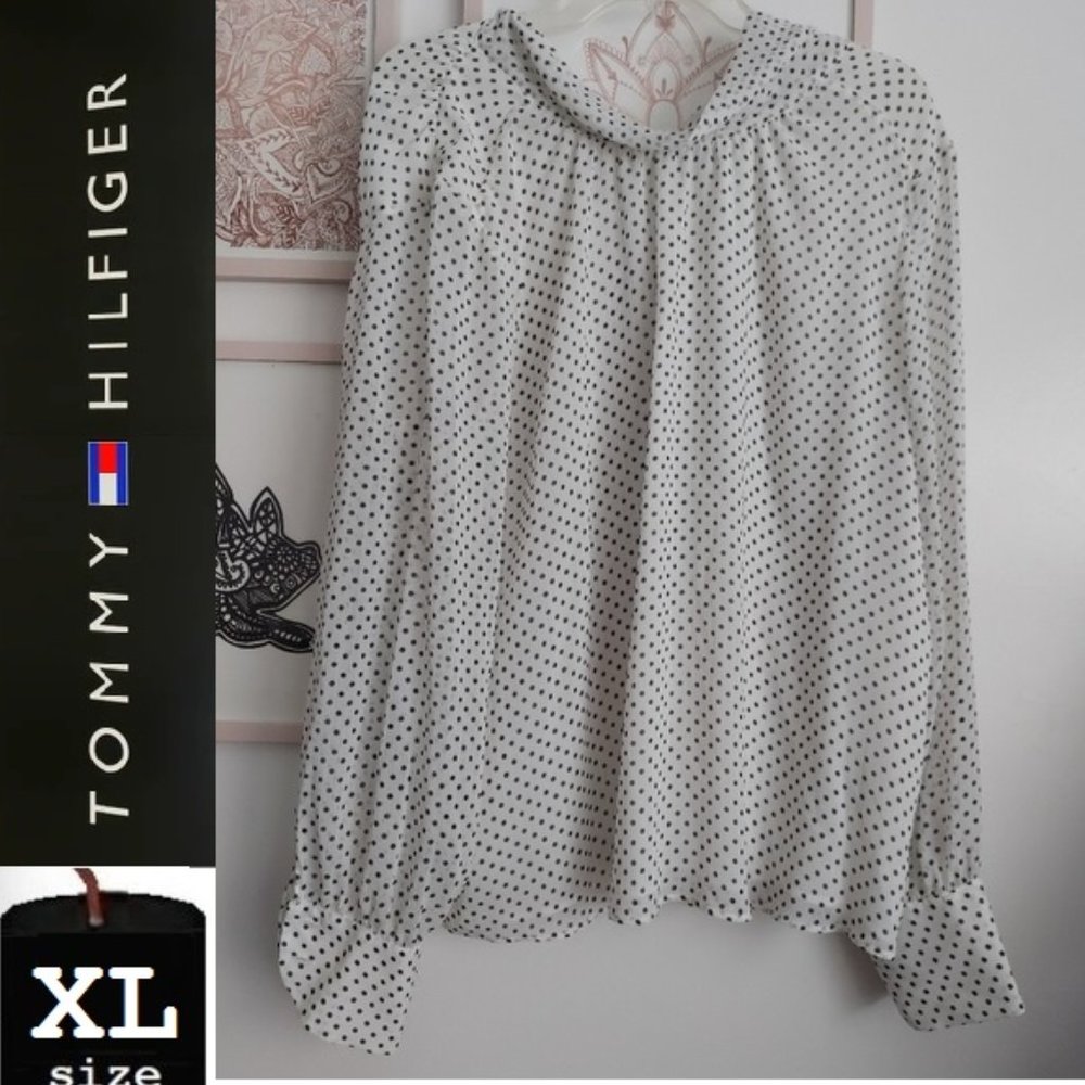 ⭐️ 5/$30 Tommy Hilfiger XL polka dot blouse